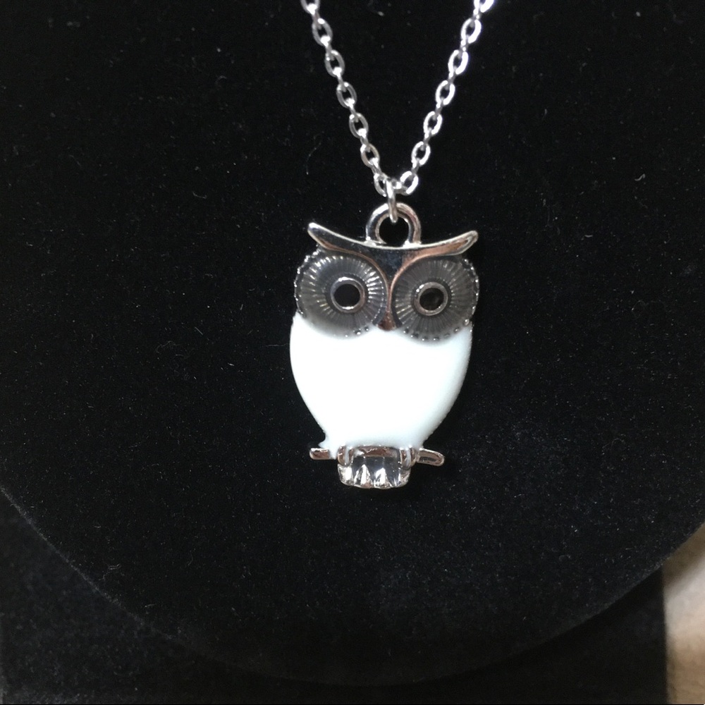 White Owl Necklace 18in Stainless Steel Chain - Picture 3 of 5